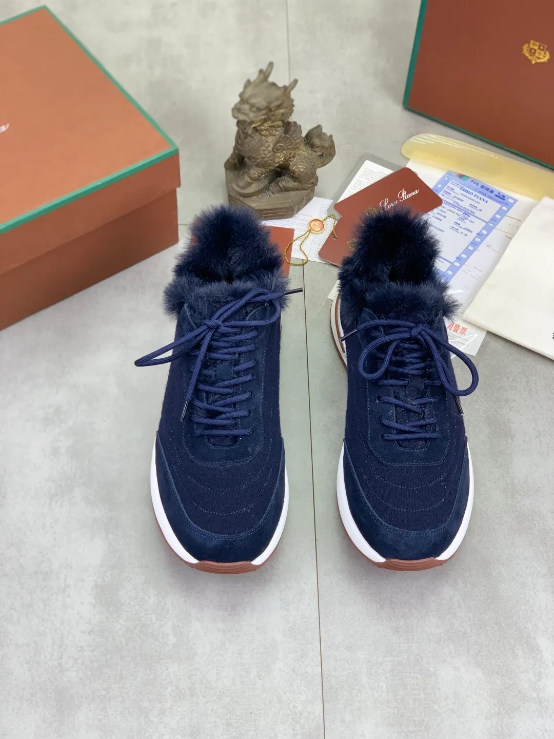 Men's Men's Shoes 💰P460 New Style 💰Mauri The latest casual shoes Loro Piana 💯Top grade💯Buy the original copy💯 Founded the existing Loro Piana company on April 24, 1924. It is now the sixth generation of family business, providing top quality products to customers who are discerning about taste and quality. Imported original fly woven fabric with cowhide fabric, plain calfskin lining. Hand-sewn thread with cowhide feet. Original packaging. High-end outsole. Size: 38-44 (customized for 45 and 46). 5️⃣ colors available.